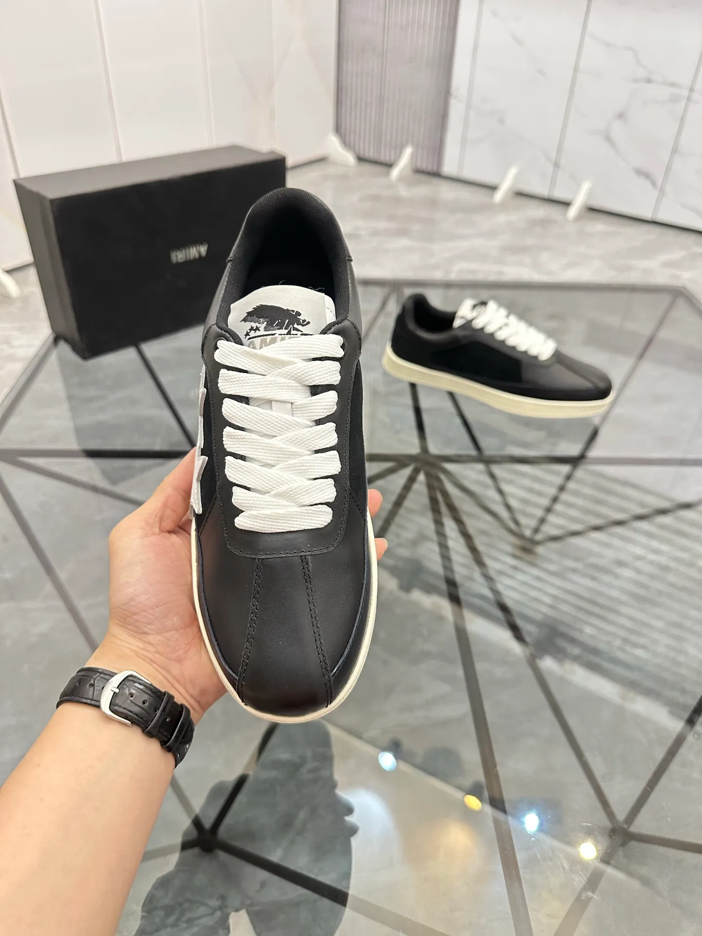 Men's shoes: 💰P420¥ Product trademark: AMIRI* "Amir*" low-top casual shoes Regular size: 38-45 (can be customized to 46) Product material: imported cowhide upper, breathable lining, original outsole. Number: 001
